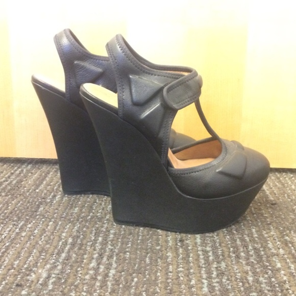 L.A.M.B by Gwen Stefani Caitlyn Wedge Sandals